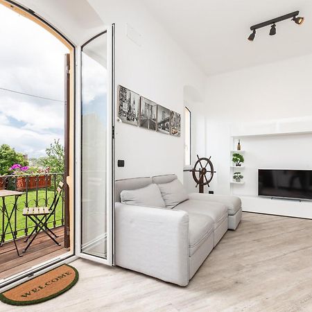 Spacious 3-Bedroom Apartment - 10 Min To City Center & 5 Min To Gaslini Hospital Γένοβα Εξωτερικό φωτογραφία