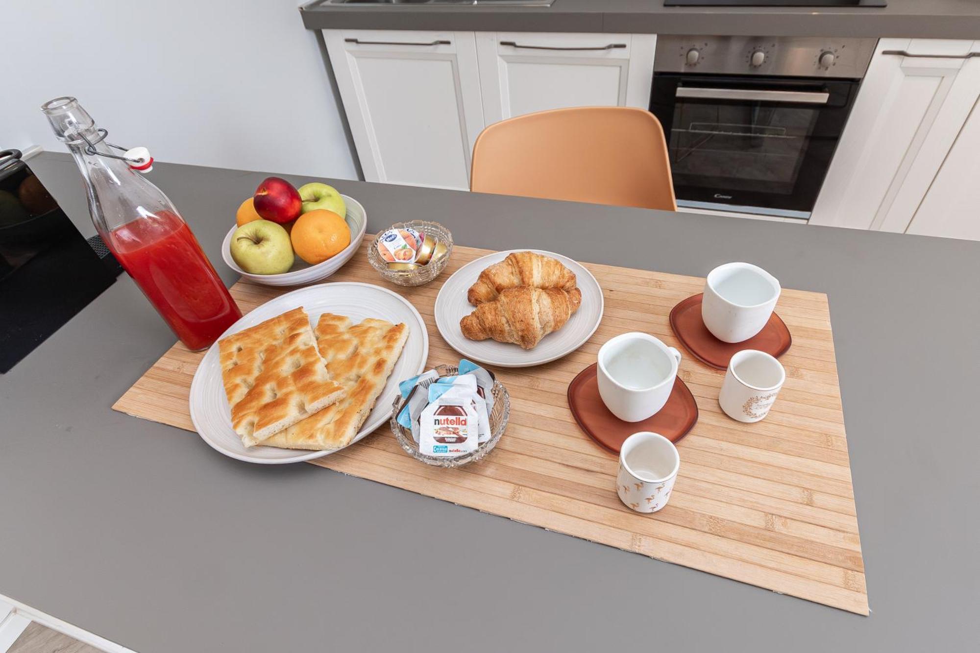 Spacious 3-Bedroom Apartment - 10 Min To City Center & 5 Min To Gaslini Hospital Γένοβα Εξωτερικό φωτογραφία
