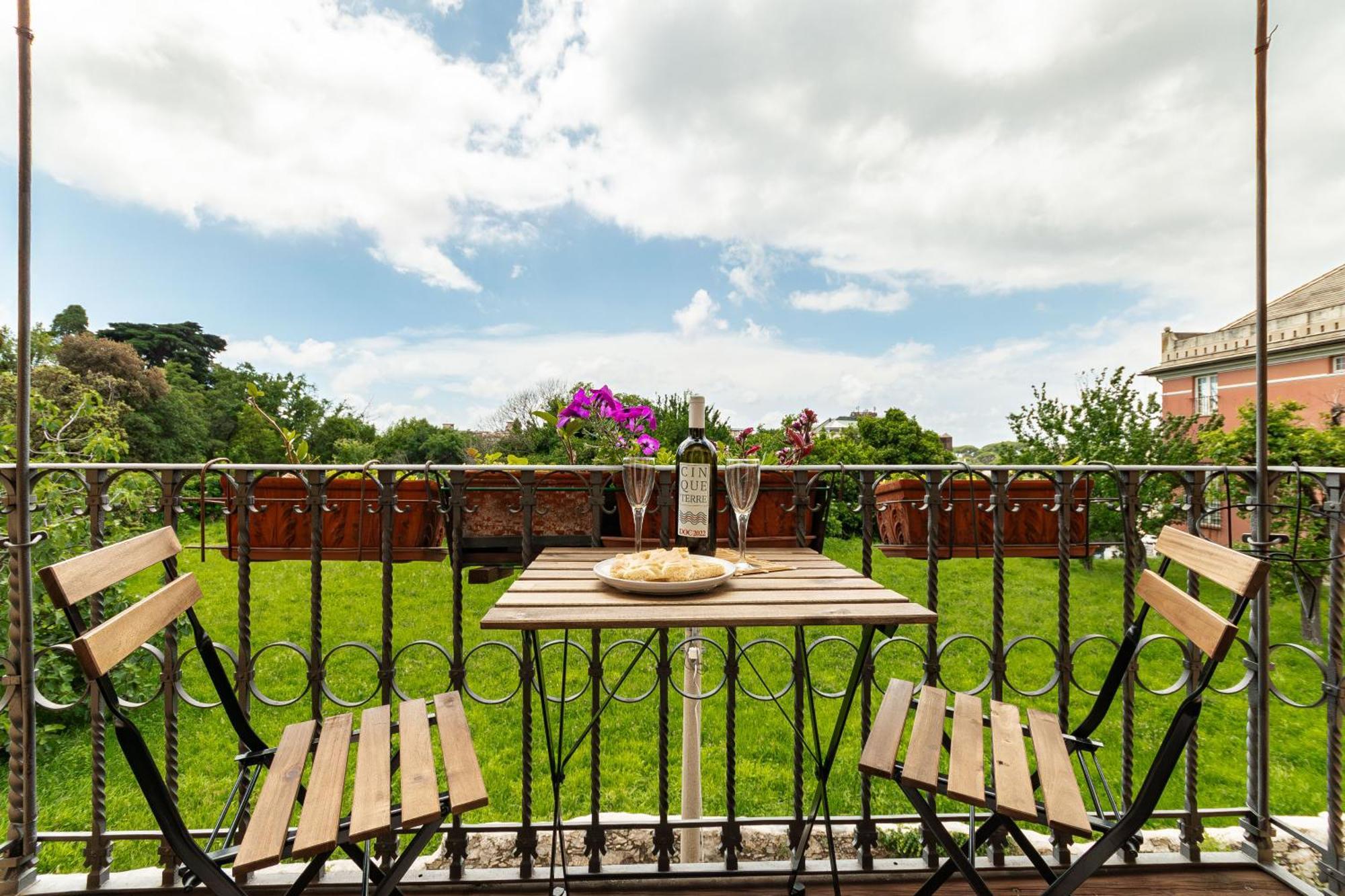 Spacious 3-Bedroom Apartment - 10 Min To City Center & 5 Min To Gaslini Hospital Γένοβα Εξωτερικό φωτογραφία