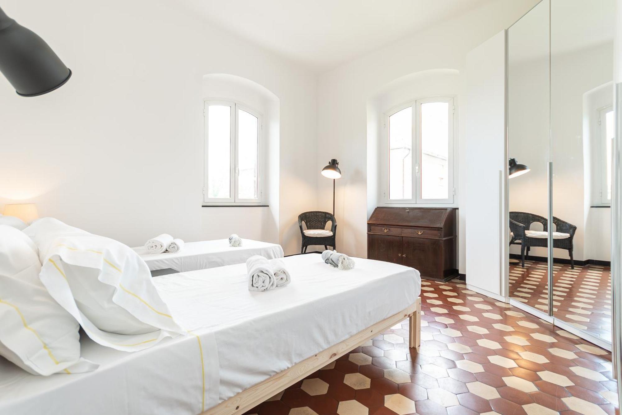 Spacious 3-Bedroom Apartment - 10 Min To City Center & 5 Min To Gaslini Hospital Γένοβα Εξωτερικό φωτογραφία
