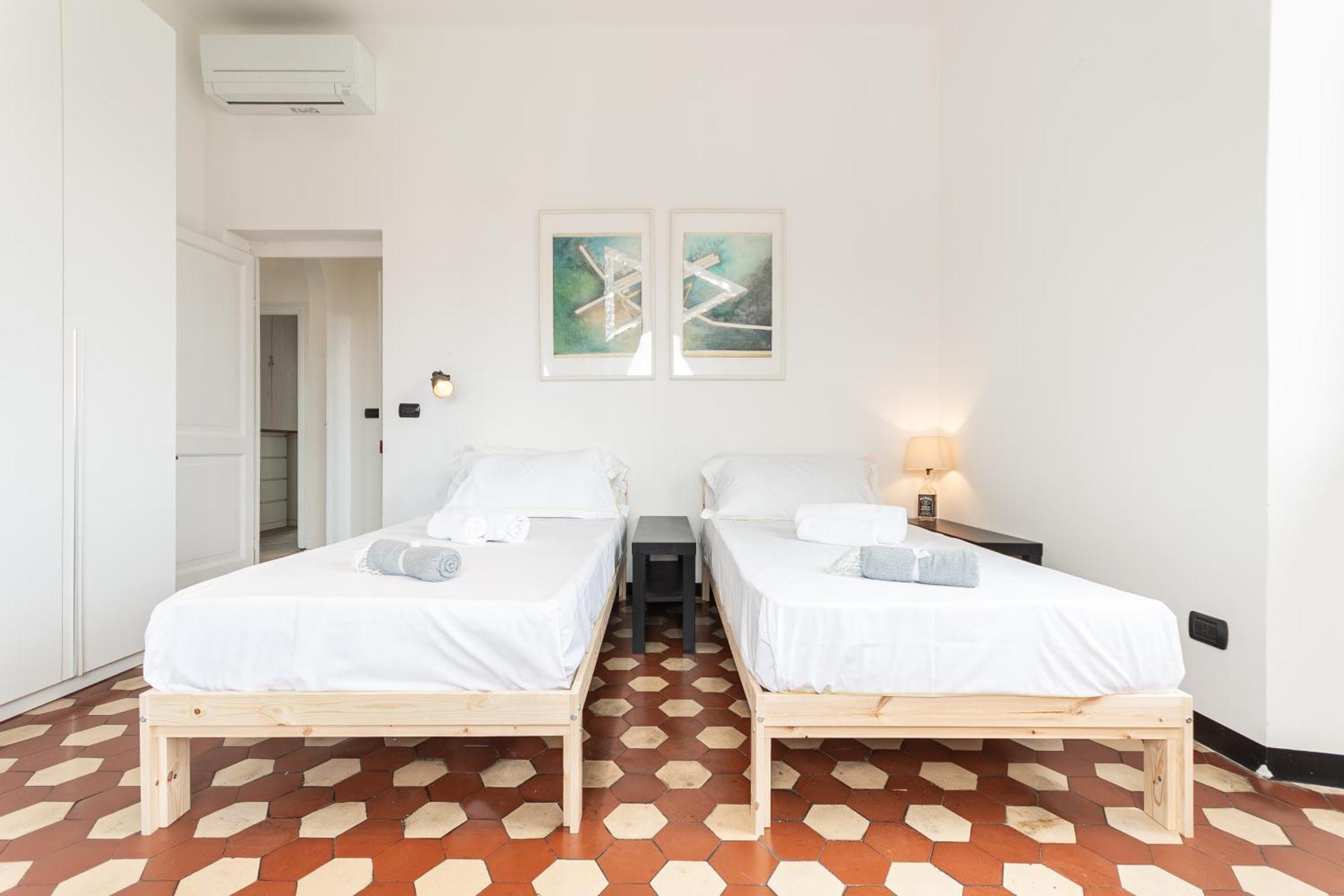 Spacious 3-Bedroom Apartment - 10 Min To City Center & 5 Min To Gaslini Hospital Γένοβα Εξωτερικό φωτογραφία