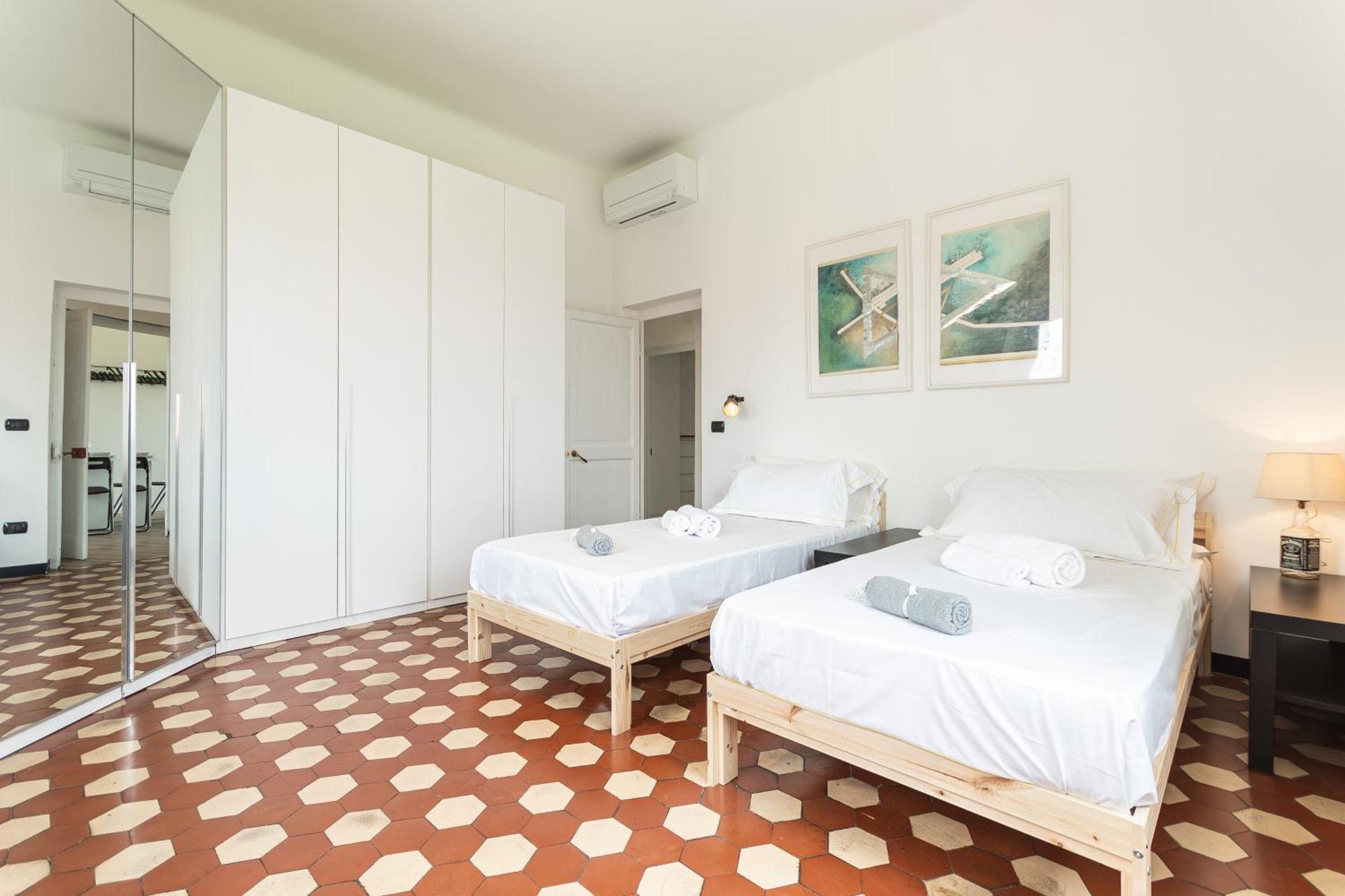 Spacious 3-Bedroom Apartment - 10 Min To City Center & 5 Min To Gaslini Hospital Γένοβα Εξωτερικό φωτογραφία