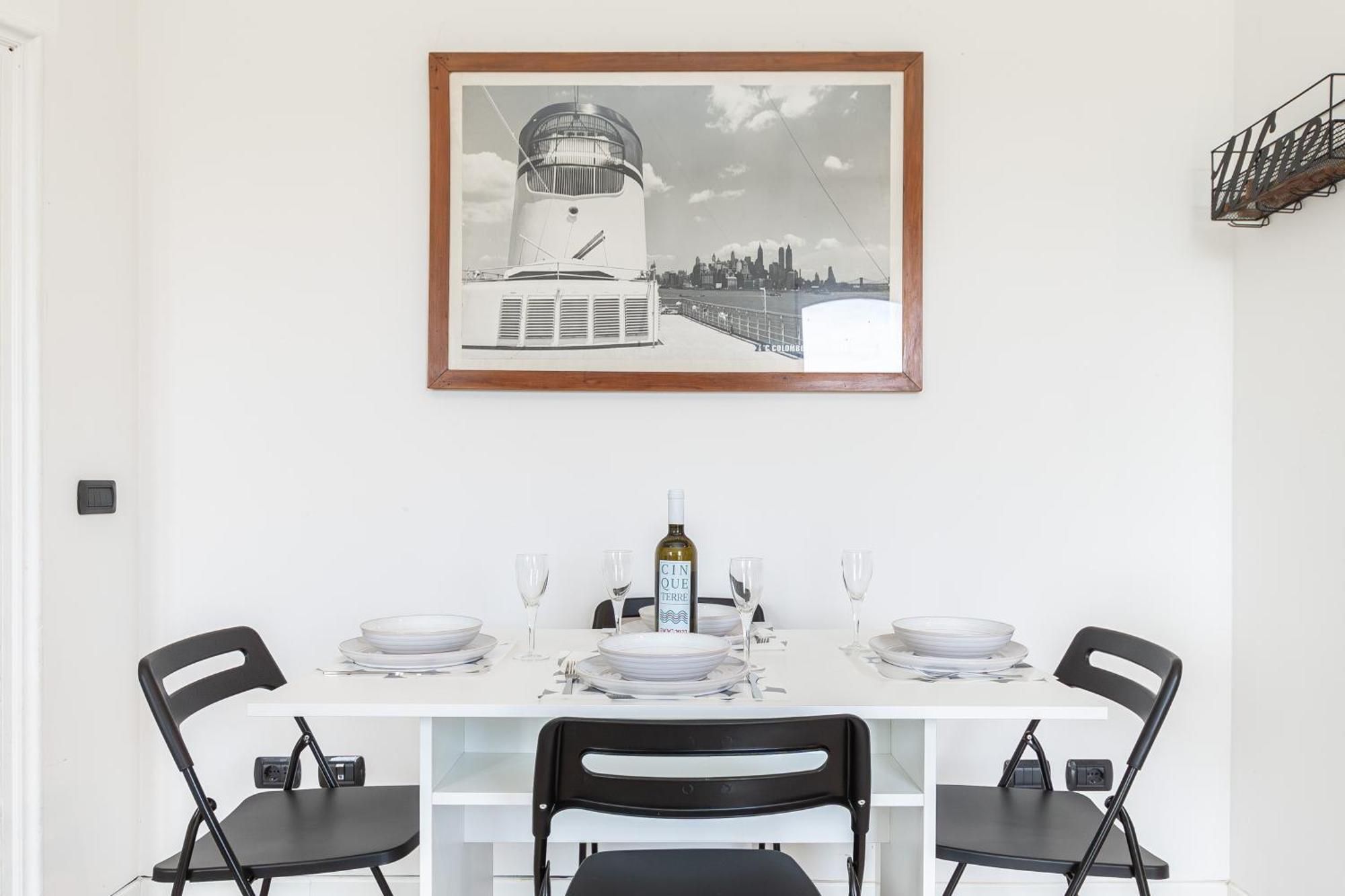 Spacious 3-Bedroom Apartment - 10 Min To City Center & 5 Min To Gaslini Hospital Γένοβα Εξωτερικό φωτογραφία